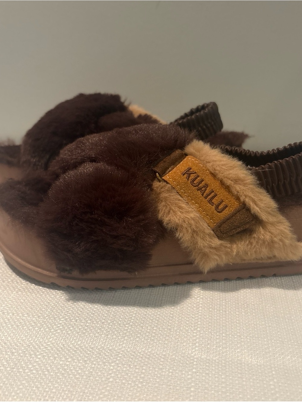 KUAiLU Plush Brown Faux-Fur Women's Slide Slippers